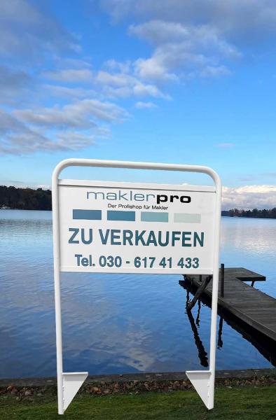 Maklerwerberahmen mit Schild